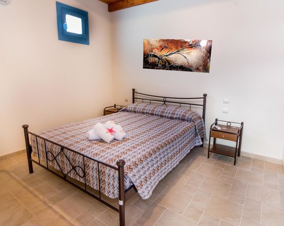 Imagen de la habitación del Hotel Pserimos Villas. Foto 5