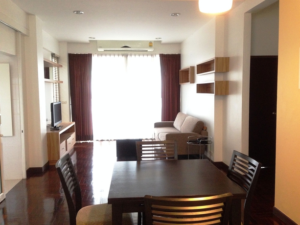 Imagen de los interiores del Hotel Pt Court. Foto 8