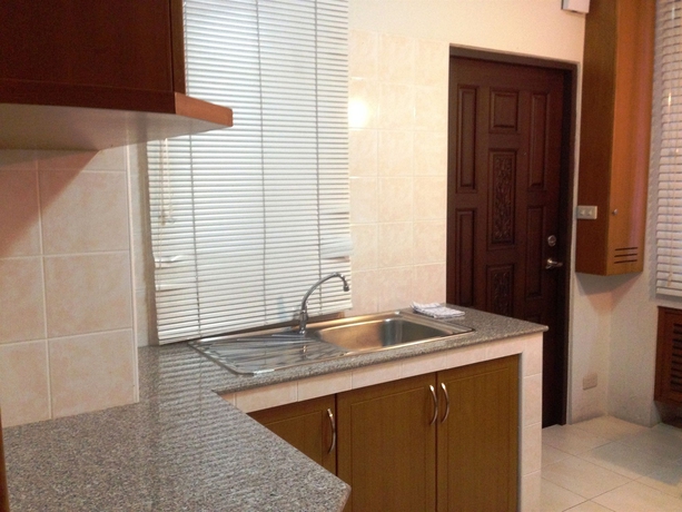 Imagen de la habitación del Hotel Pt Court. Foto 2