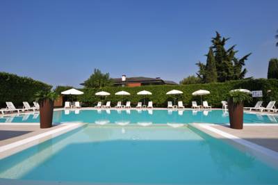 Imagen de la piscina del Hotel Puccini. Foto 5