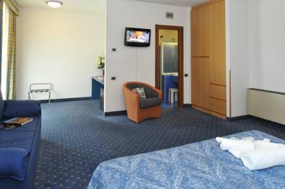 Imagen de la habitación del Hotel Puccini. Foto 3