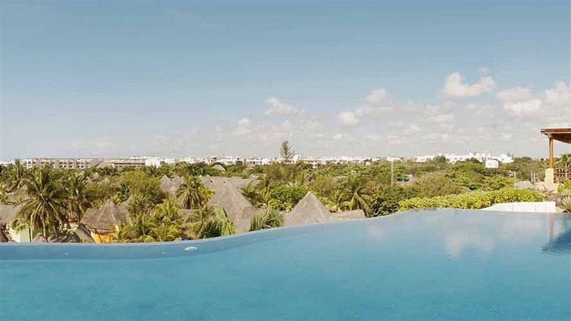 Imagen de la piscina del Hotel Pueblito Escondido Luxury Condohotel. Foto 7