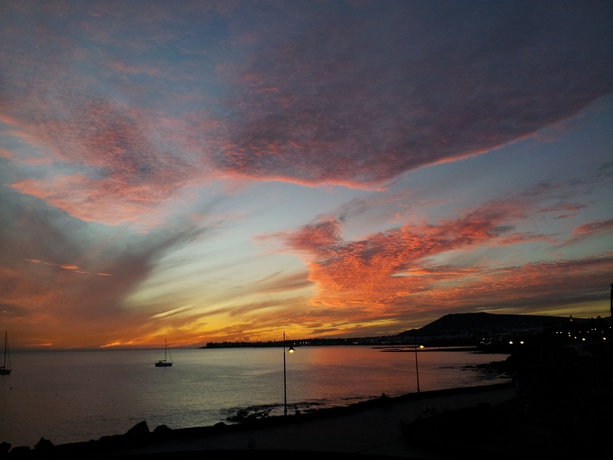 Imagen de los exteriores del Hotel Pueblo Marinero. Foto 5