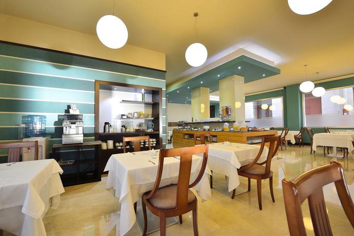 Imagen de los interiores del Hotel Puente De La Toja. Foto 9