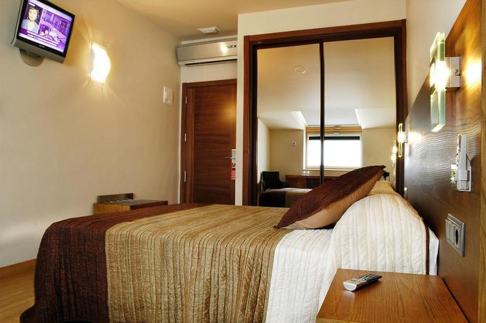 Imagen de la habitación del Hotel Puente De La Toja. Foto 8