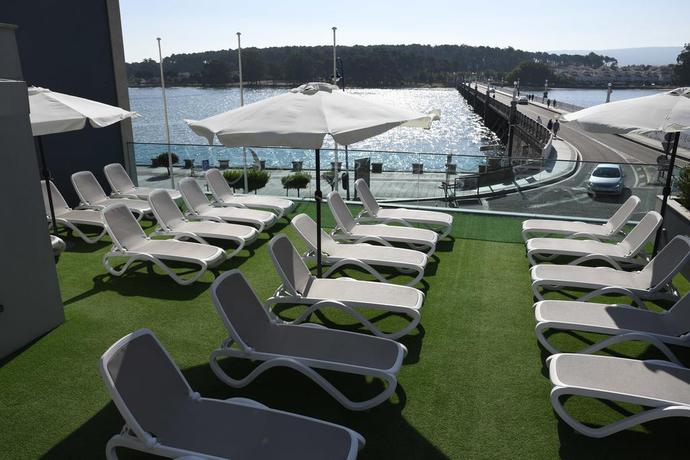 Imagen de los interiores del Hotel Puente De La Toja. Foto 10