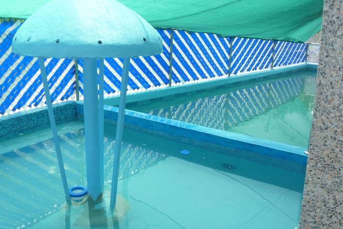 Imagen de la piscina del Hotel Puente Inn. Foto 19
