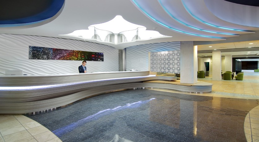 Imagen de los interiores del Hotel Puente Real. Foto 11