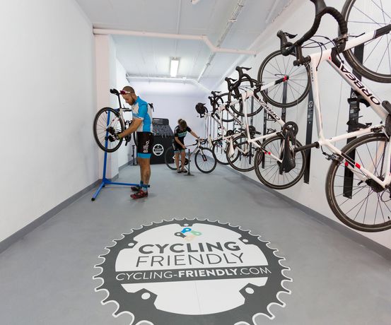 Imagen de los interiores del Hotel Puente Real. Foto 12