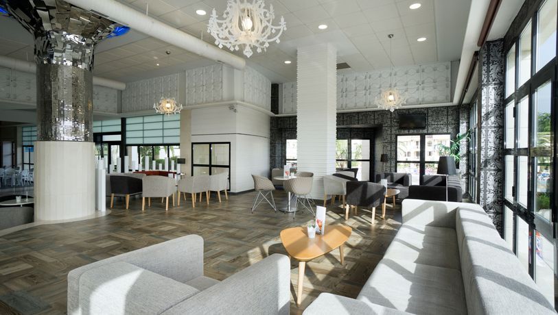 Imagen del bar/restaurante del Hotel Puente Real. Foto 2