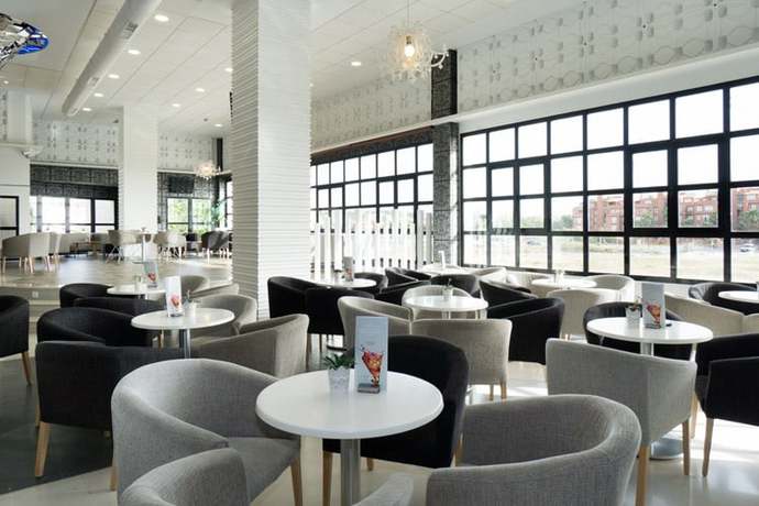 Imagen de los interiores del Hotel Puente Real. Foto 17