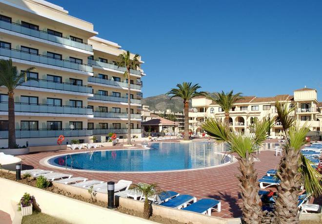 Imagen de la piscina del Hotel Puente Real. Foto 19