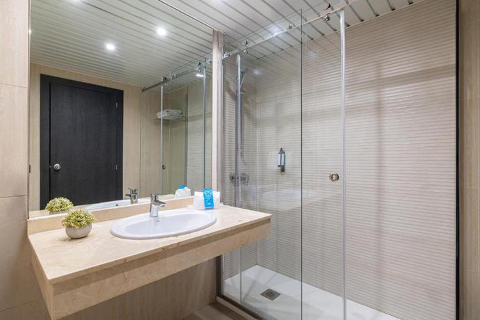 Imagen de la habitación del Hotel Puente Real. Foto 12