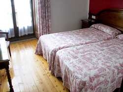 Imagen de la habitación del Hotel Puente Romano, Cangas de On&iacute;s. Foto 8