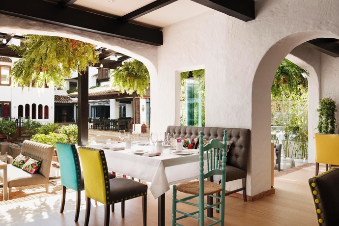 Imagen del bar/restaurante del Hotel Puente Romano Marbella. Foto 4