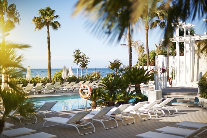 Imagen de la piscina del Hotel Puente Romano Marbella. Foto 23
