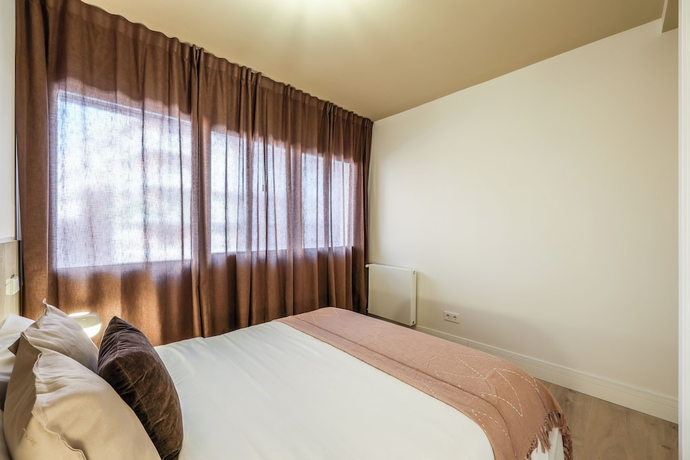 Imagen de la habitación del Hotel Puente de Segovia. Foto 11