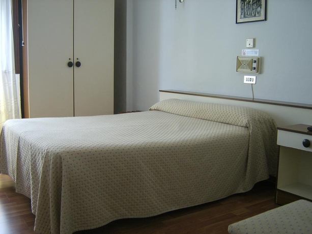 Imagen general del Hotel Puente de los Santos. Foto 4