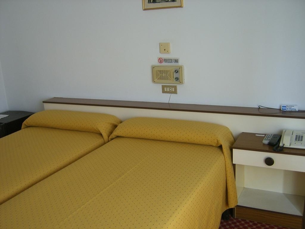 Imagen general del Hotel Puente de los Santos. Foto 10