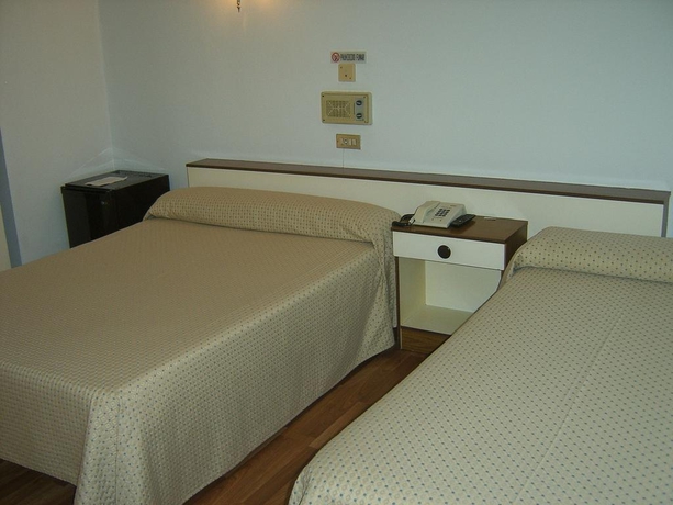 Imagen general del Hotel Puente de los Santos. Foto 11