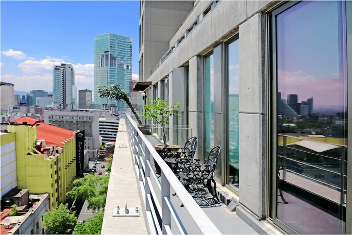 Imagen general del Hotel Puerta Alameda Suites, Ciudad de México. Foto 1