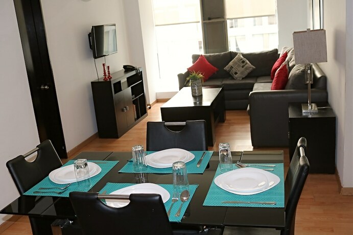 Imagen de la habitación del Hotel Puerta Alameda Suites, Ciudad de M&eacute;xico. Foto 12