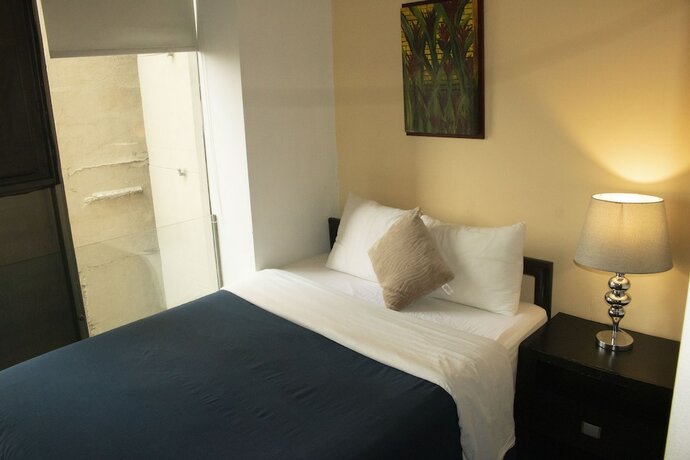 Imagen de la habitación del Hotel Puerta Alameda Suites, Ciudad de M&eacute;xico. Foto 19