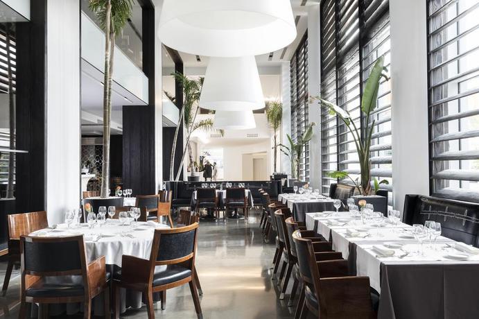 Imagen del bar/restaurante del Hotel Puerta América. Foto 2