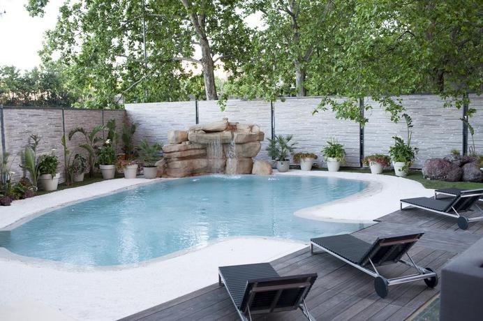 Imagen de la piscina del Hotel Puerta América. Foto 15