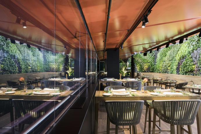 Imagen del bar/restaurante del Hotel Puerta América. Foto 3