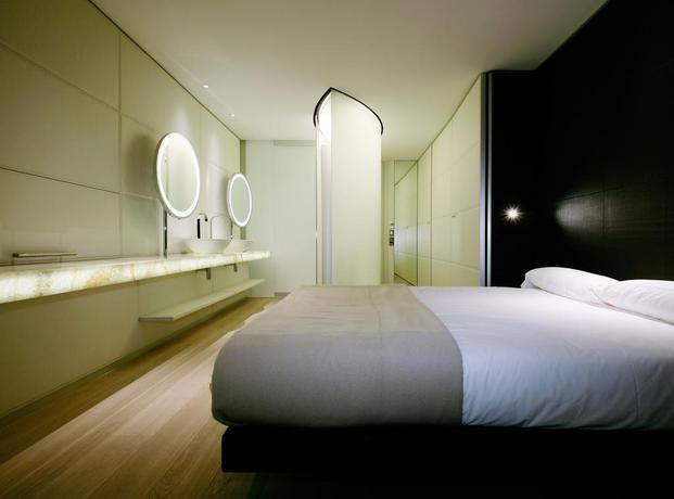 Imagen de la habitación del Hotel Puerta América. Foto 8