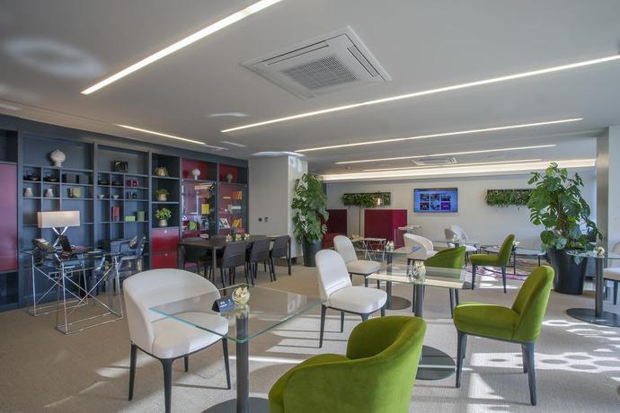 Imagen del bar/restaurante del Hotel Puerta América. Foto 5