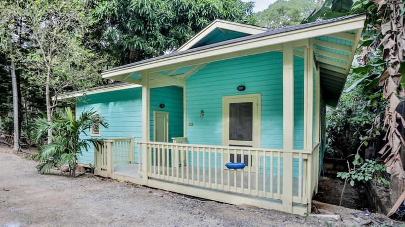 Imagen de los exteriores del Hotel Puerta Azul, Isla de Roatán. Foto 8