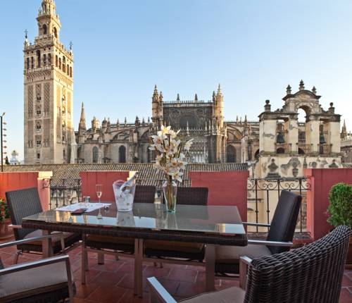 Imagen general del Hotel Puerta Catedral Apartments. Foto 7