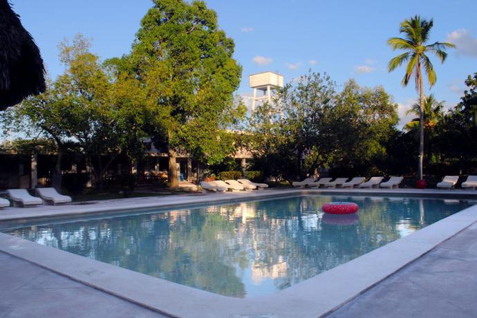 Imagen de la piscina del Hotel Puerta Chichen. Foto 7
