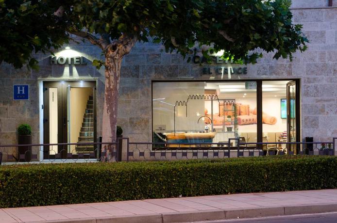 Imagen de los exteriores del Hotel Puerta Ciudad Rodrigo. Foto 7