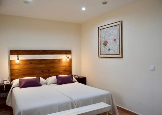 Imagen de la habitación del Hotel Puerta De Algadir. Foto 4