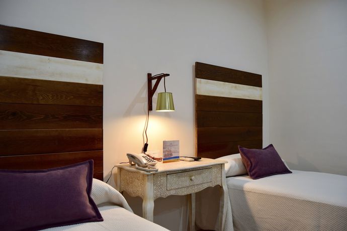 Imagen de la habitación del Hotel Puerta De Algadir. Foto 13