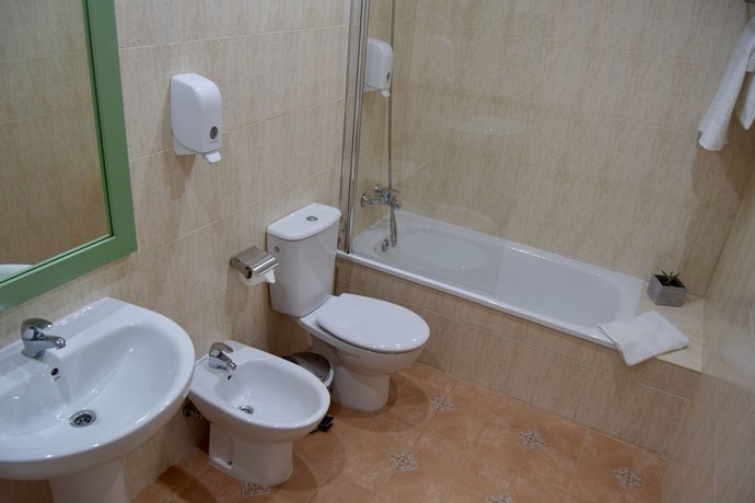 Imagen de la habitación del Hotel Puerta De Algadir. Foto 15