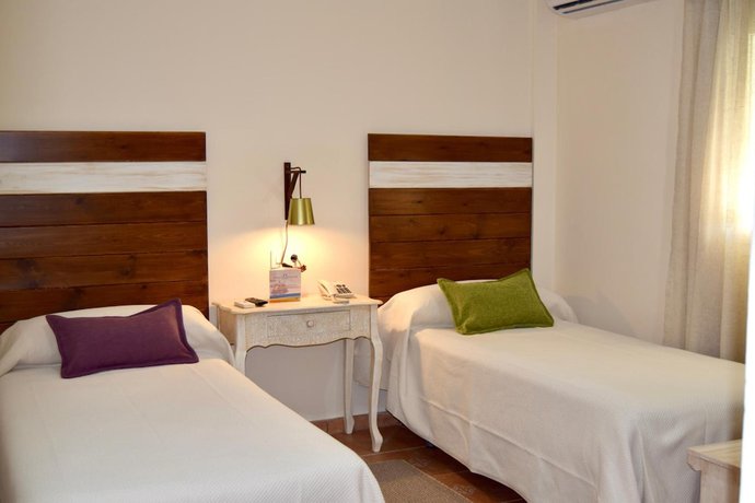 Imagen de la habitación del Hotel Puerta De Algadir. Foto 17