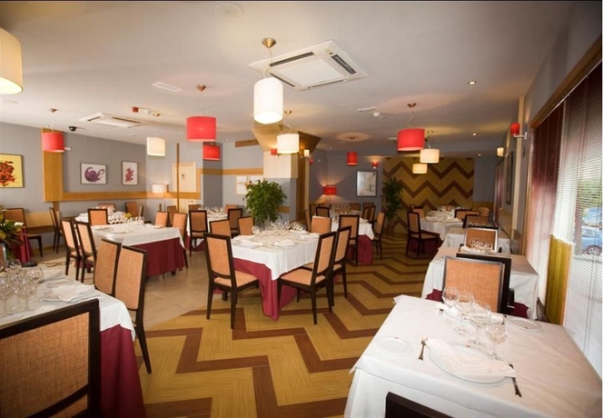 Imagen del bar/restaurante del Hotel Puerta De Cazorla. Foto 3