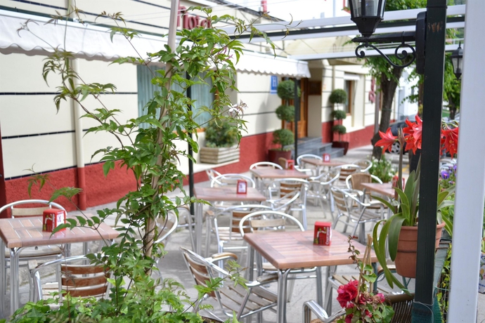 Imagen del bar/restaurante del Hotel Puerta De Cazorla. Foto 4