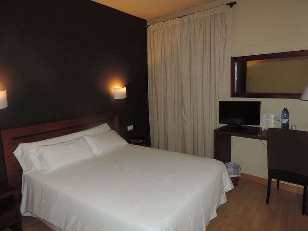 Imagen de la habitación del Hotel Puerta De España. Foto 4