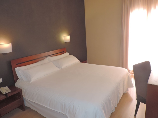 Imagen de la habitación del Hotel Puerta De España. Foto 11