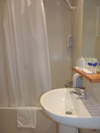 Imagen de la habitación del Hotel Puerta De España. Foto 13