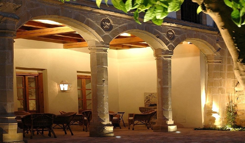 Imagen de los exteriores del Hotel Puerta De La Luna. Foto 7