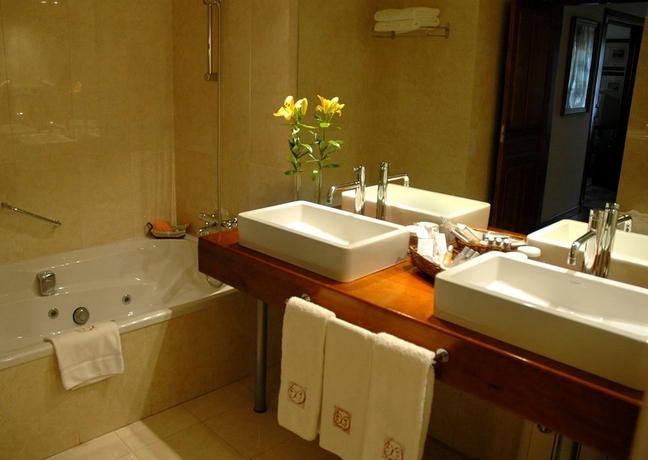 Imagen de la habitación del Hotel Puerta De La Luna. Foto 6