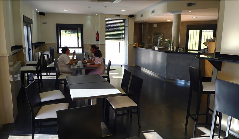 Imagen del bar/restaurante del Hotel Puerta De La Santa. Foto 5