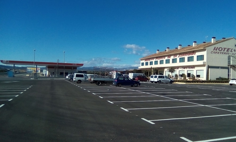 Imagen general del Hotel Puerta De La Serrania. Foto 4