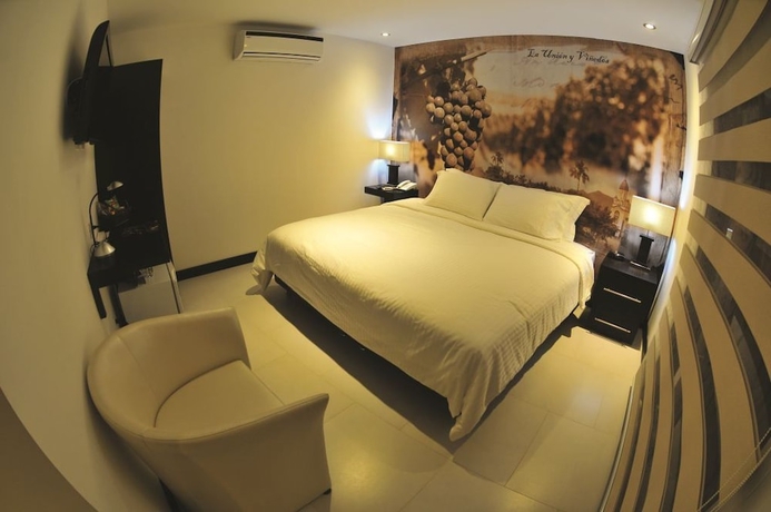 Imagen de la habitación del Hotel Puerta De San Antonio. Foto 2